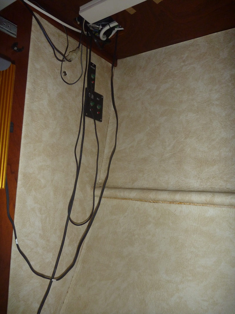  Amel Super Maramu 2000 Navigation station 