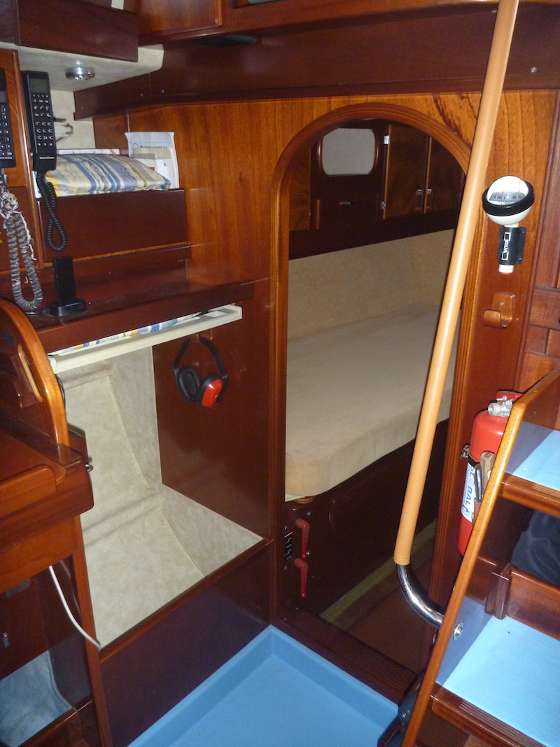  Amel Super Maramu 2000 Navigation station 